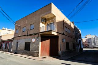 Casa adosada en Totana. Venta piso + local (el parral) 354 m2