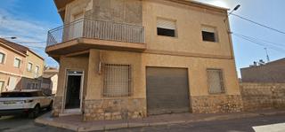 Haus in Totana. Venta casa (la turra) esquina