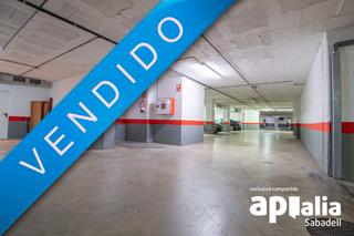 Parking voiture  Carrer de nàpols. Parking con trastero