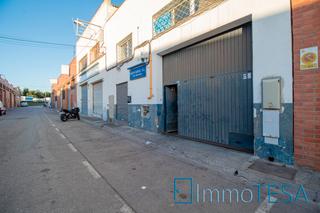 Fabrikhalle  Carrer de la cierva. Acceso a dos calles