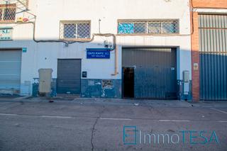 Nau industrial  Carrer de la cierva. Acceso a dos calles