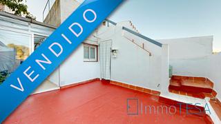 Casa adossada a Poble Nou. Casa en una planta con terraza