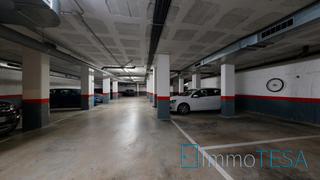 Parking voiture à Carrer de nàpols 22. En calle nápoles