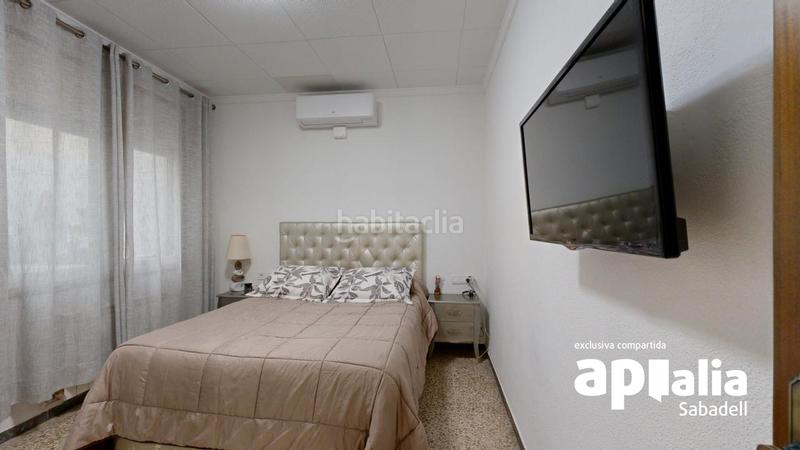 Foto 3cb5b2c6-a71a-4566-97c6-adbc6d107cb3. Casa adosada para dos familias en La Romànica Barberà del Vallès