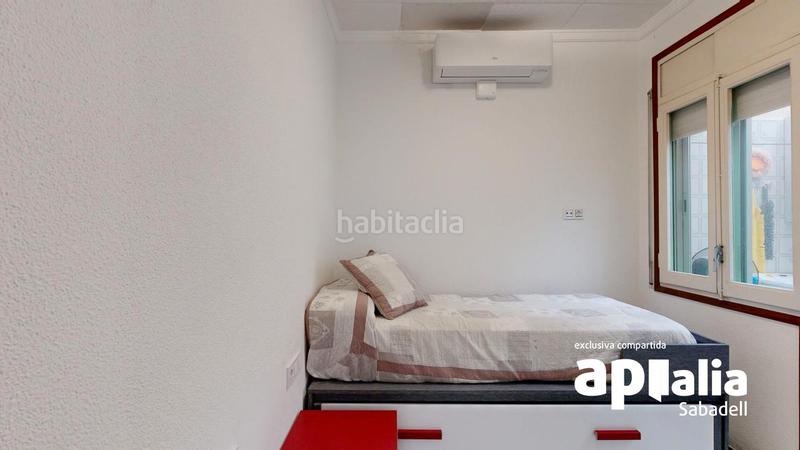 Foto 41ea7451-8bf9-4243-9dce-69d3ad012823. Casa adosada para dos familias en La Romànica Barberà del Vallès