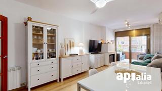 Appartement à Centre-Eixample-Can Llobet. 4 dormitorios reformado