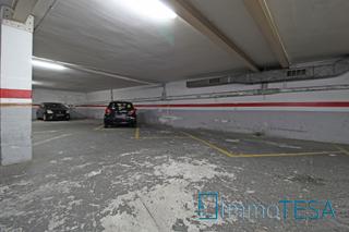 Parking voiture  Passeig del doctor moragas. En doctor moragas