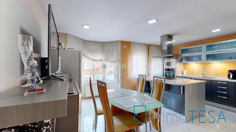 Foto 31a63334-61b8-4b30-a932-9b0df73282af. Casa adossada amb calefacció aparcament piscina a Barberà del Vallès