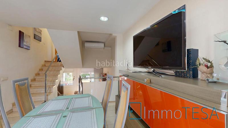 Foto 4957cdf2-8c1d-45a6-83cf-5214f8f8e5a7. Casa adossada amb calefacció aparcament piscina a Barberà del Vallès