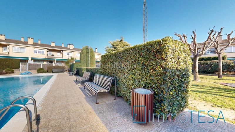 Foto 52358c64-2ffb-40f9-ba23-10d8cf4f508d. Casa adossada amb calefacció aparcament piscina a Barberà del Vallès