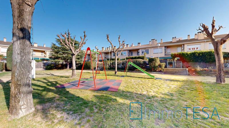 Foto 5c9a8d20-7e2f-4b4d-b3ab-25a02cafaeb9. Casa adossada amb calefacció aparcament piscina a Barberà del Vallès