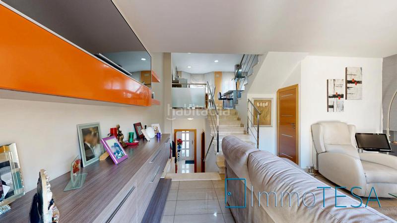 Foto 729800e9-fd59-4de9-a8a5-00008e6129b9. Casa adossada amb calefacció aparcament piscina a Barberà del Vallès