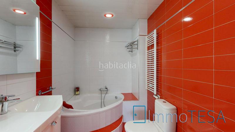 Foto 7d3b9431-21a4-4e70-84cb-f755b2f02236. Casa adossada amb calefacció aparcament piscina a Barberà del Vallès