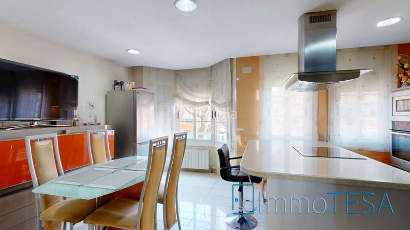 Foto 8d4d9c1c-1a5f-45b4-aada-3164e902f5ae. Casa adossada amb calefacció aparcament piscina a Barberà del Vallès