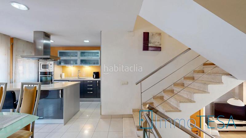 Foto 95beee1a-9900-4173-9297-0b94c06eab9a. Casa adossada amb calefacció aparcament piscina a Barberà del Vallès