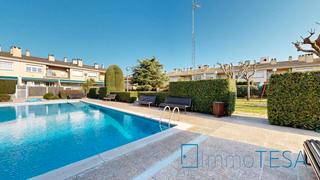 Maison jumelée à Can Serra. Adosada con piscina