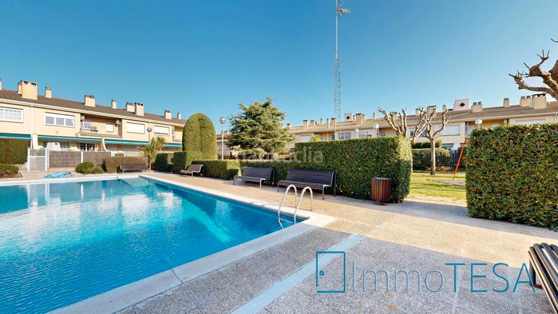 Foto a7b03aad-b02f-4f76-b1c8-722e39eac70e. Casa adossada amb calefacció aparcament piscina a Barberà del Vallès