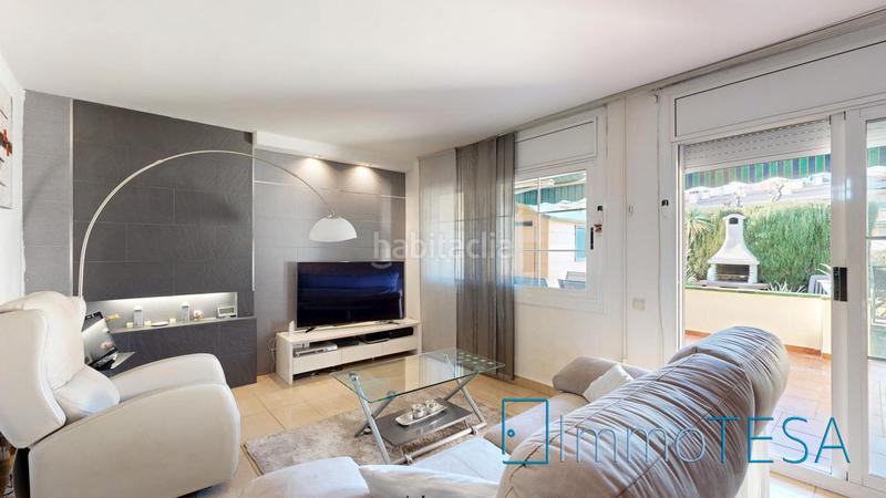 Foto d0264a1a-d585-4b70-991f-35d9a045a07f. Casa adossada amb calefacció aparcament piscina a Barberà del Vallès