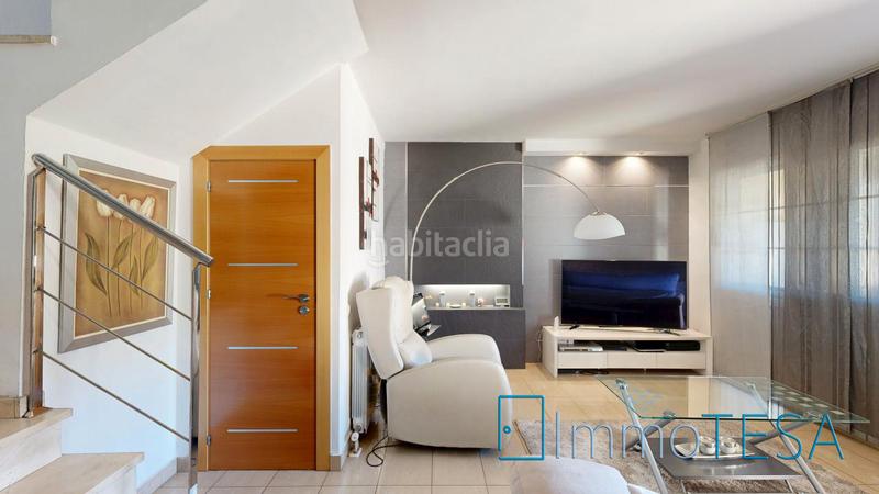 Foto dbf77368-b9a6-4bb7-baf5-d95bb6ff2c7a. Casa adossada amb calefacció aparcament piscina a Barberà del Vallès