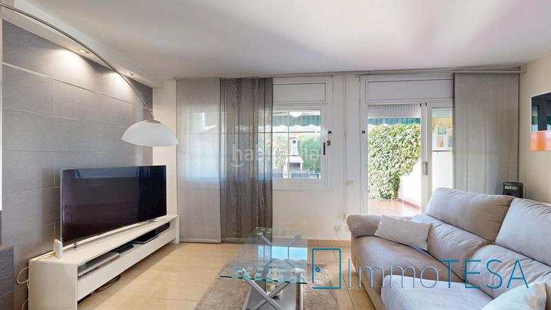 Foto e1b6f76e-680b-43cc-bf4d-5c37fb7e6776. Casa adossada amb calefacció aparcament piscina a Barberà del Vallès