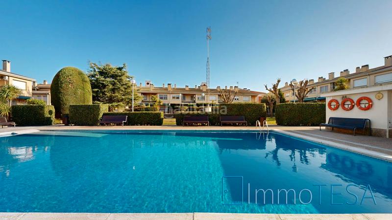 Foto efb12199-8600-487d-ab46-5d5b256ea961. Casa adossada amb calefacció aparcament piscina a Barberà del Vallès