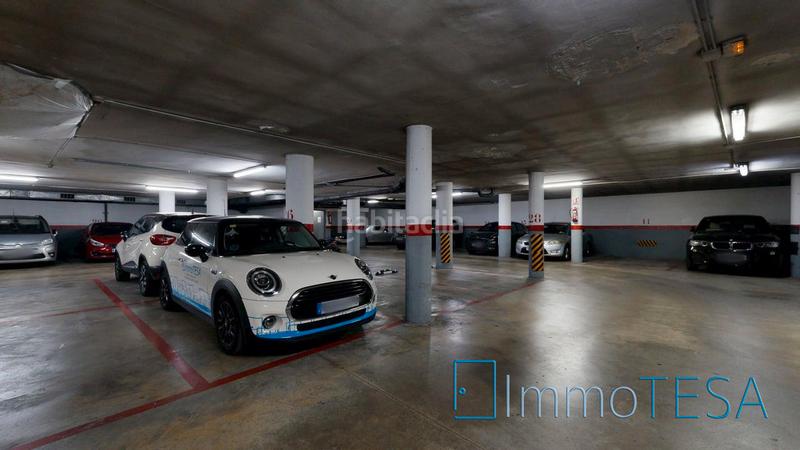 Foto fa714805-65fa-4b9f-999f-f27d79f5cba4. Parking coche en via sant oleguer en La Romànica Barberà del Vallès