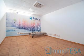 Location Local commercial  Carrer dels marquesos de barberà. 105 m2