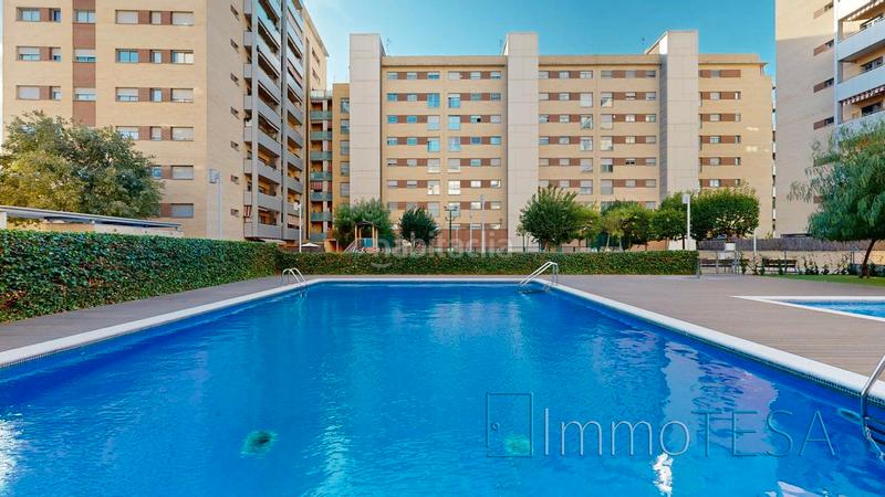 Foto 2a116b3f-5b2f-4fba-861e-673209da20a3. Pis amb calefacció aparcament piscina a Parc d´Europa Barberà del Vallès