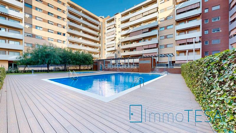 Foto 88be084b-22f2-4955-8c98-e5787ebd9c9f. Pis amb calefacció aparcament piscina a Parc d´Europa Barberà del Vallès