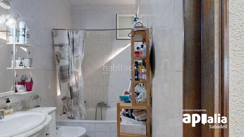 Foto 06a4b7d3-757f-42ed-b21a-05cc6ef543da. Casa adossada amb calefacció aparcament a Creu de Barberà Sabadell