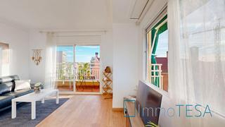 Pis a Creu de Barberà. Esquinero con ascensor