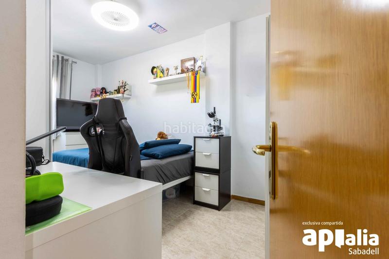 Foto d7e52c61-f6cb-4586-9ade-2e9f998e488a. Appartamento con riscaldamento parcheggio piscina in Sabadell