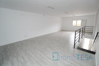 Casa adosada en Parc d´Europa. Casa adosada para dos viviendas