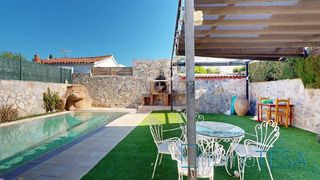 Casa a Can Serra. Con piscina y garaje