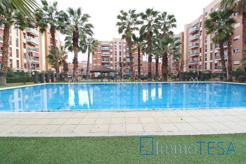 Foto bcb15d50-8664-4251-a4db-d97a3c6e6f2d. Pis amb calefacció aparcament piscina a Parc d´Europa Barberà del Vallès
