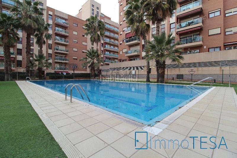 Foto bce3fef7-6018-41ab-9803-09e44b462ec5. Pis amb calefacció aparcament piscina a Parc d´Europa Barberà del Vallès