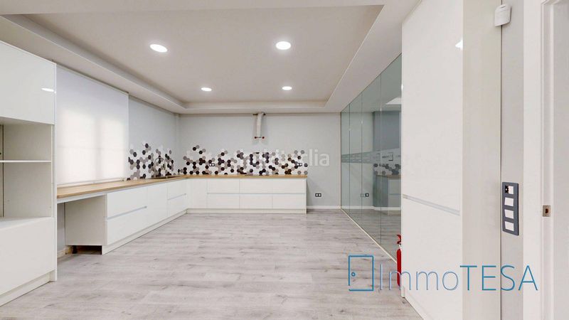 Foto 61d8a2a1-ffff-45a6-9a07-1d669974ca92. Alquiler local comercial local 142m2 terraza 66m2 en Barberà del Vallès