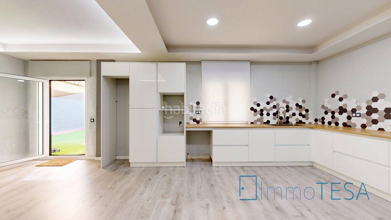 Foto f80785a0-0e2a-44b4-84eb-04d19dcb9e65. Alquiler local comercial local 142m2 terraza 66m2 en Barberà del Vallès