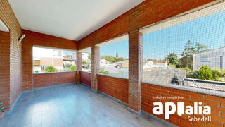 Casa in Can Serra. Con piscina y garaje