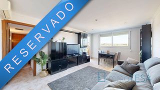Etagenwohnung in Badia del Vallès. Ascensor y balcón