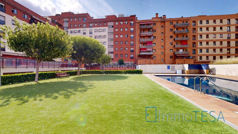 Foto 3743ddef-98d2-44c7-9eae-28b7689db3b5. Àtic amb calefacció aparcament piscina a Parc Central Barberà del Vallès