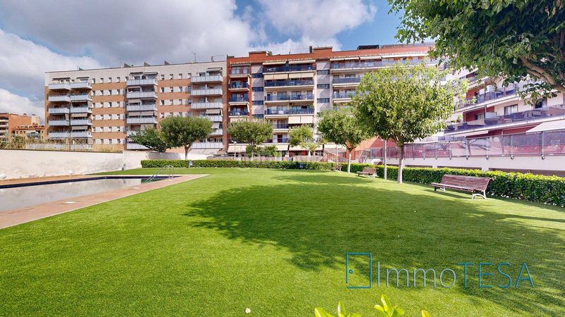 Foto 88a6d8ad-b16f-473f-b9c9-718eb9ade32e. Àtic amb calefacció aparcament piscina a Parc Central Barberà del Vallès