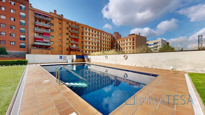 Foto ff9fc0fd-5ec2-4e6d-81e8-7f6adfb7af25. Àtic amb calefacció aparcament piscina a Parc Central Barberà del Vallès