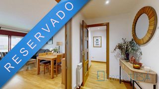 Etagenwohnung in Barri Antic. Piso, parking, trastero y zona comunitaria con piscina en el par