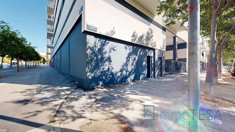Foto 3a982085-1303-4482-8d36-fda6d69ec2f4. Alquiler local comercial esquinero con salida de humos en Barberà del Vallès