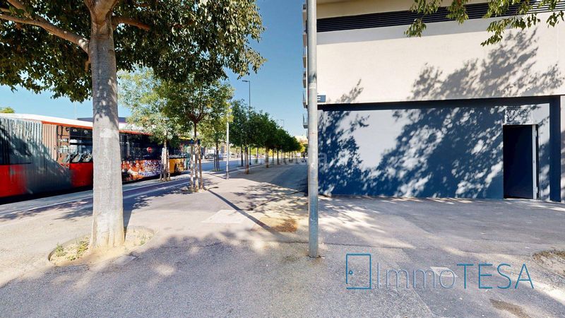 Foto a2e844e5-cc0f-4c63-9efb-9ce621aa5706. Alquiler local comercial esquinero con salida de humos en Barberà del Vallès