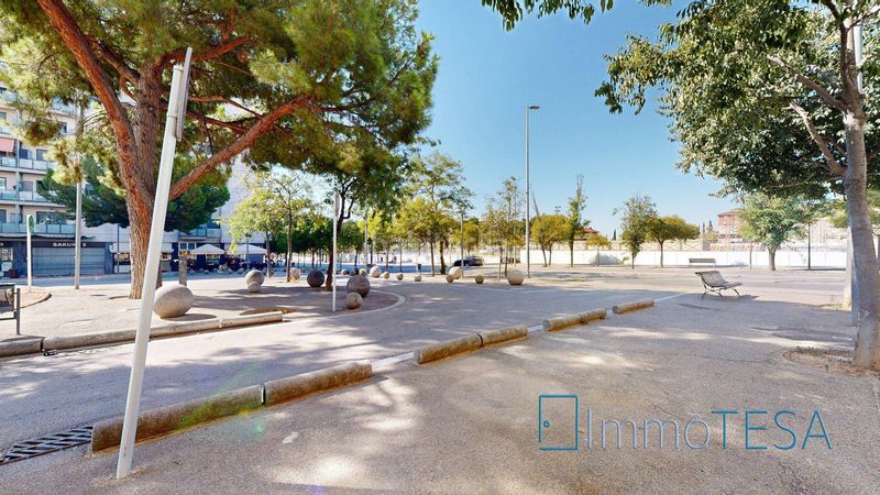 Foto a66fd7db-676e-410e-b146-6955db848c5e. Alquiler local comercial esquinero con salida de humos en Barberà del Vallès