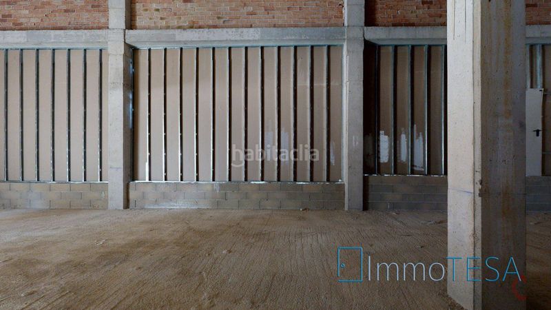 Foto ac5c1f95-1cad-473b-a745-bcb29f99cbab. Alquiler local comercial esquinero con salida de humos en Barberà del Vallès