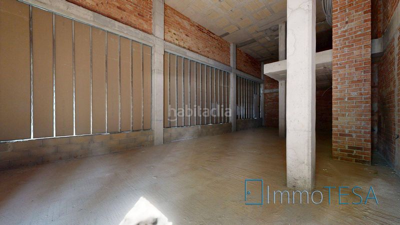 Foto e98db866-adb1-42a5-8219-8213d255aede. Alquiler local comercial esquinero con salida de humos en Barberà del Vallès