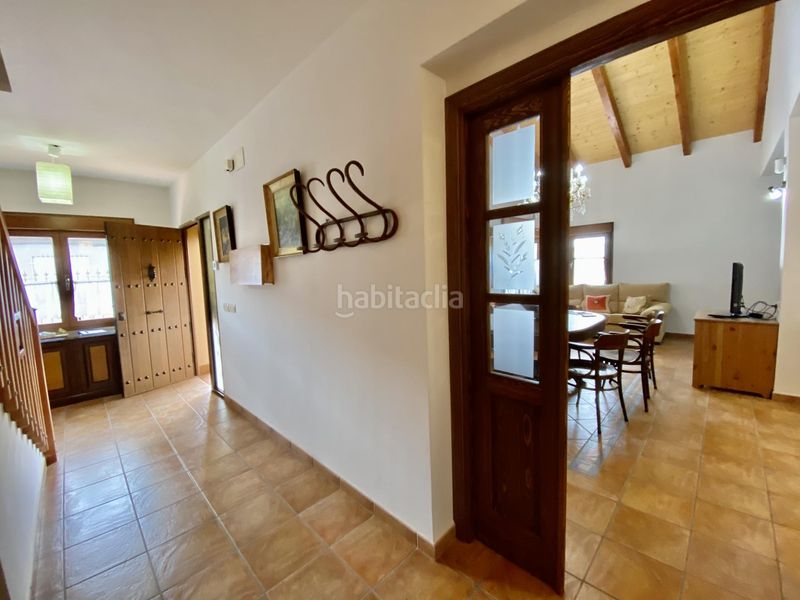 Foto 103cd710-fecd-4749-a31c-56c3f63ff906. Casa amb calefacció aparcament a Poblete